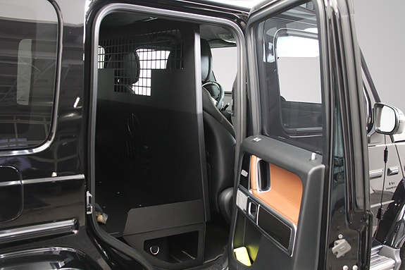 Mercedes-Benz G63 27 of 30