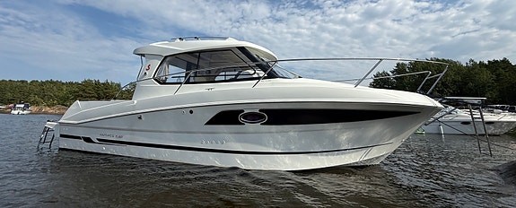 Beneteau Antares 880, 300 HK YAMAHA V6 fra 2024 kun gått 55 timer. 2 lugarer. 3 of 5