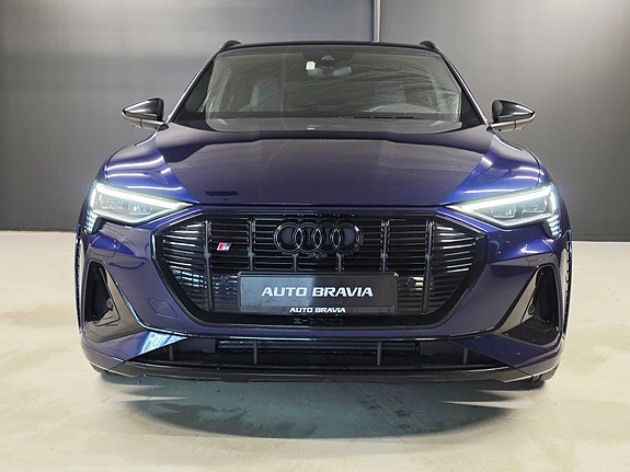 Audi e-tron S 2 of 5