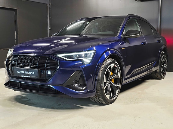 Audi e-tron S 3 of 5
