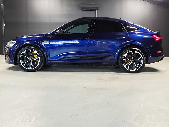 Audi e-tron S 4 of 5