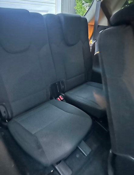 Kia Carens 9 of 14