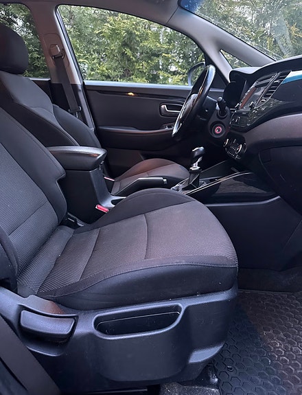 Kia Carens 7 of 14