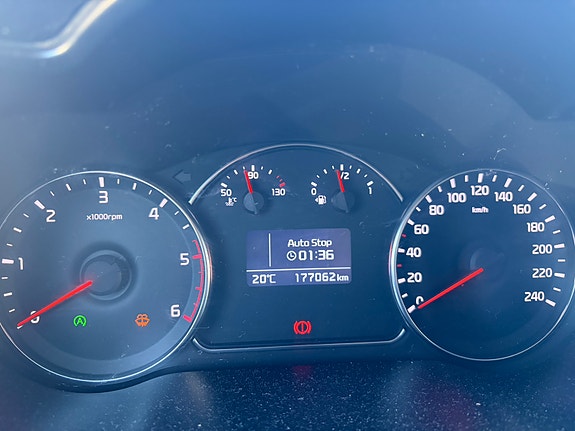 Kia Carens 13 of 14