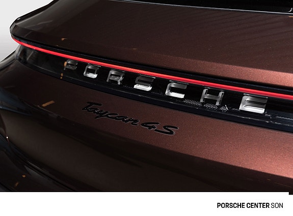 Porsche Taycan Cross Turismo 24 of 30