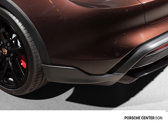 Porsche Taycan Cross Turismo 26 of 30