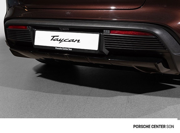 Porsche Taycan Cross Turismo 23 of 30