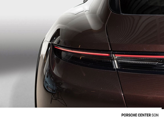 Porsche Taycan Cross Turismo 25 of 30