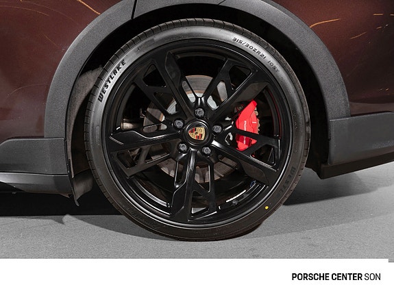 Porsche Taycan Cross Turismo 28 of 30