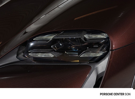 Porsche Taycan Cross Turismo 14 of 30