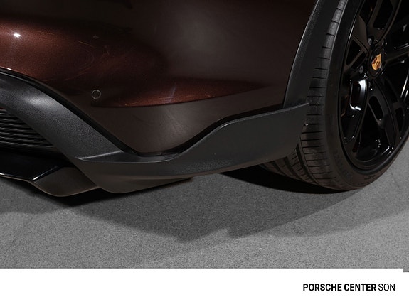 Porsche Taycan Cross Turismo 18 of 30