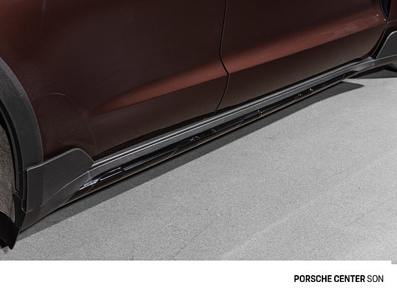 Porsche Taycan Cross Turismo 19 of 30