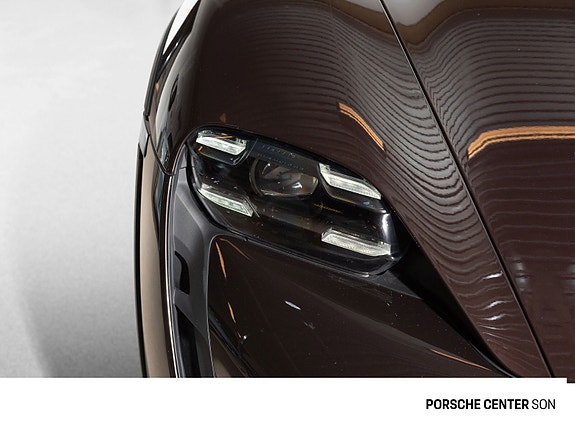 Porsche Taycan Cross Turismo 17 of 30