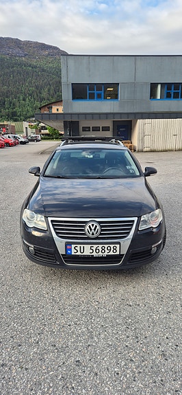 Volkswagen Passat 2 of 9