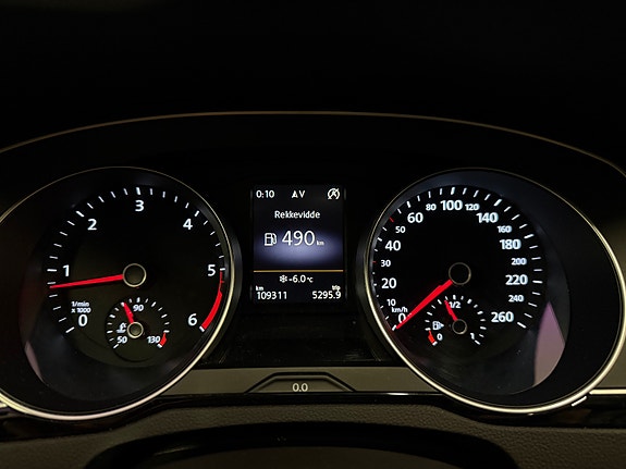 Volkswagen Passat 30 of 30