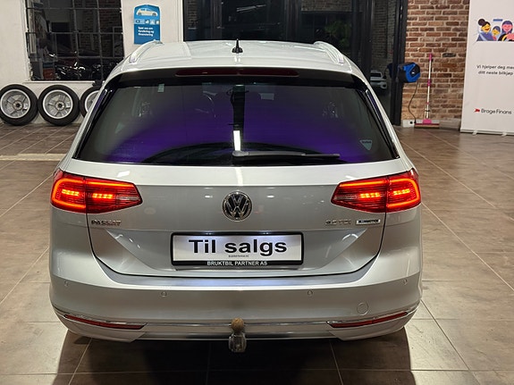 Volkswagen Passat 12 of 30