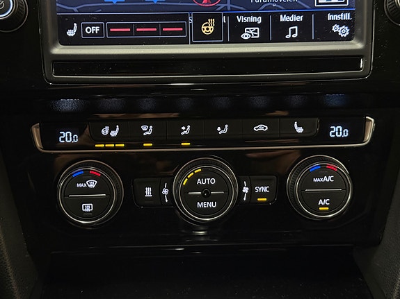 Volkswagen Passat 28 of 30