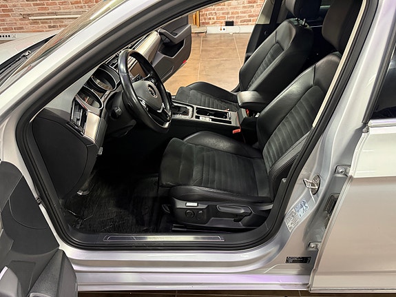 Volkswagen Passat 23 of 30