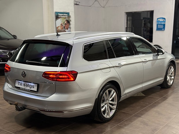 Volkswagen Passat 16 of 30