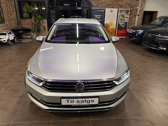 Volkswagen Passat 3 of 30