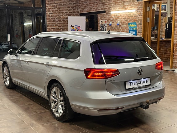Volkswagen Passat 11 of 30