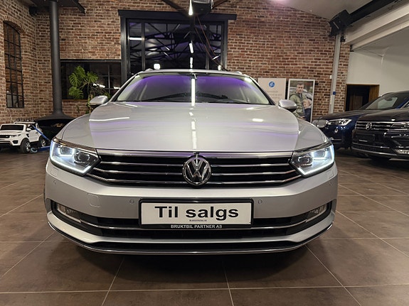 Volkswagen Passat 2 of 30