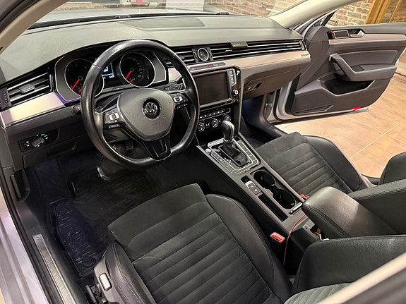 Volkswagen Passat 24 of 30