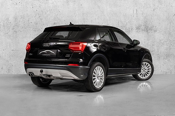 Audi Q2 2 of 5