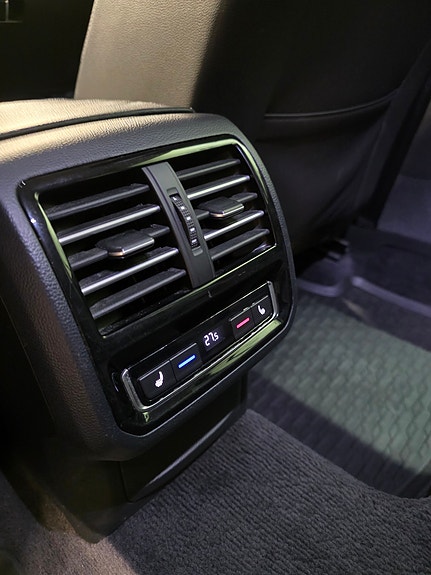 Volkswagen Passat 7 of 23