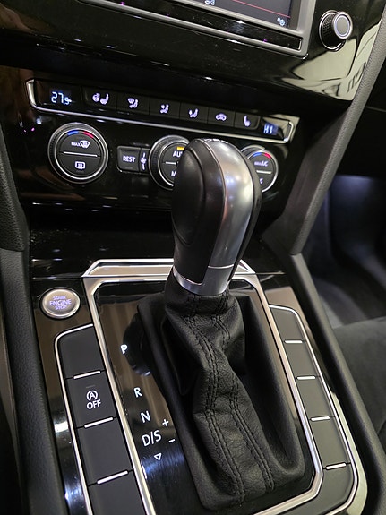 Volkswagen Passat 14 of 23