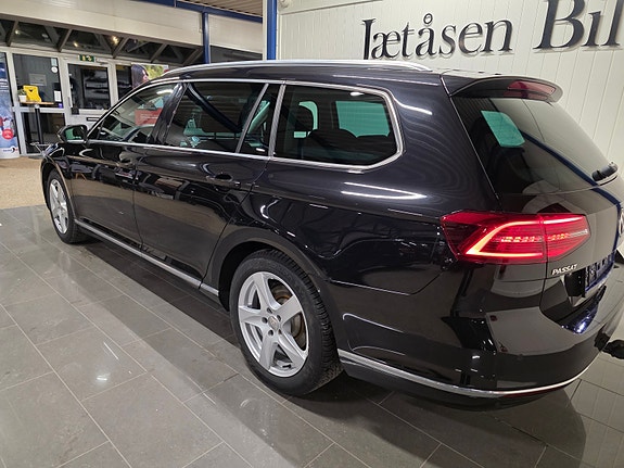 Volkswagen Passat 3 of 23