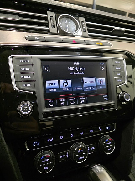 Volkswagen Passat 13 of 23