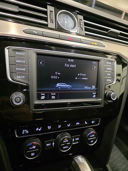 Volkswagen Passat 15 of 23