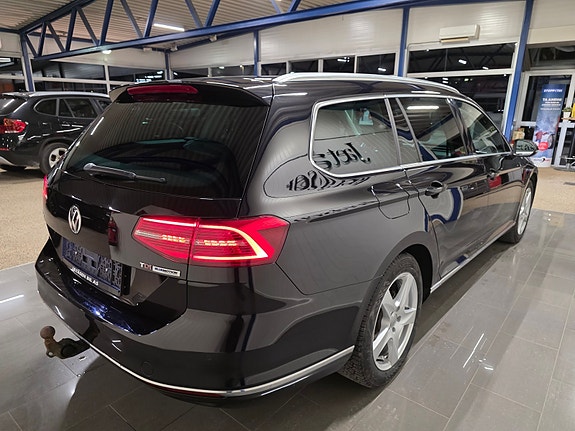 Volkswagen Passat 4 of 23