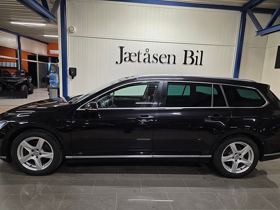 Volkswagen Passat 2 of 23