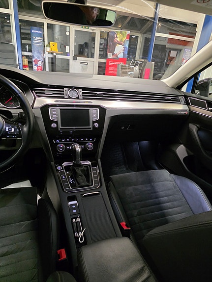 Volkswagen Passat 8 of 23