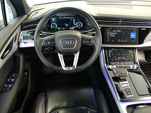 Audi Q7 4 of 5