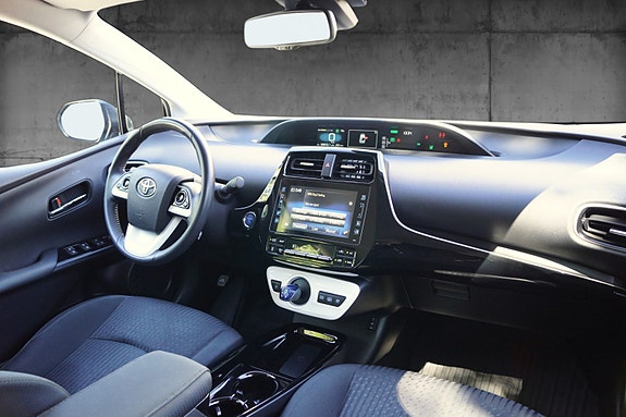 Toyota Prius 14 of 30