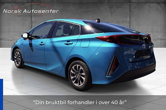 Toyota Prius 7 of 30