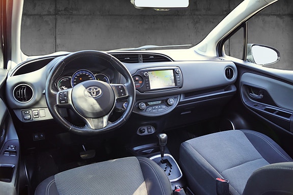 Toyota Yaris 11 of 30