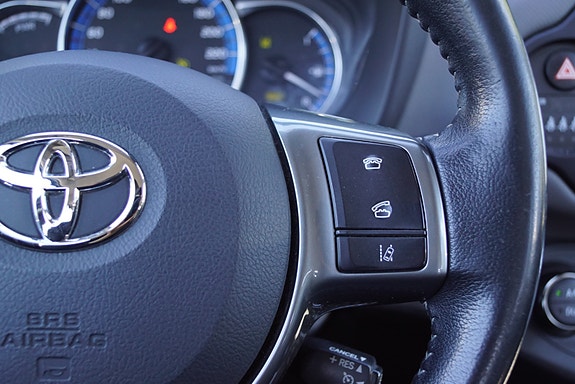Toyota Yaris 18 of 30