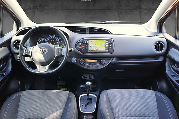 Toyota Yaris 10 of 30