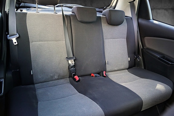 Toyota Yaris 14 of 30
