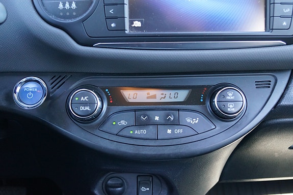 Toyota Yaris 25 of 30