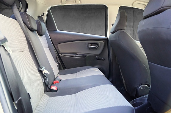 Toyota Yaris 15 of 30