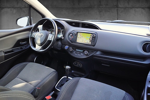 Toyota Yaris 9 of 30
