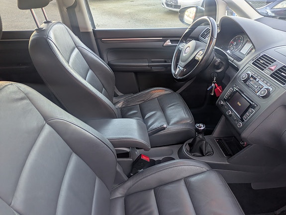 Volkswagen Touran 19 of 27