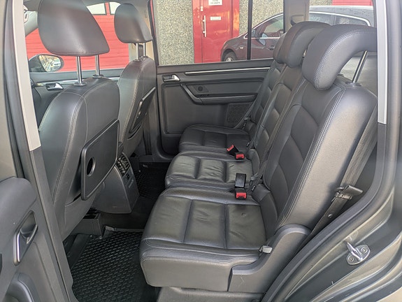 Volkswagen Touran 21 of 27