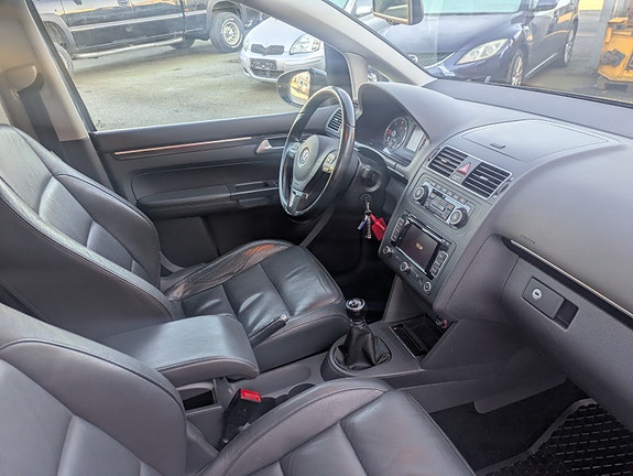 Volkswagen Touran 18 of 27