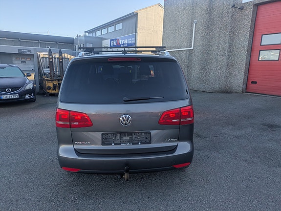 Volkswagen Touran 8 of 27